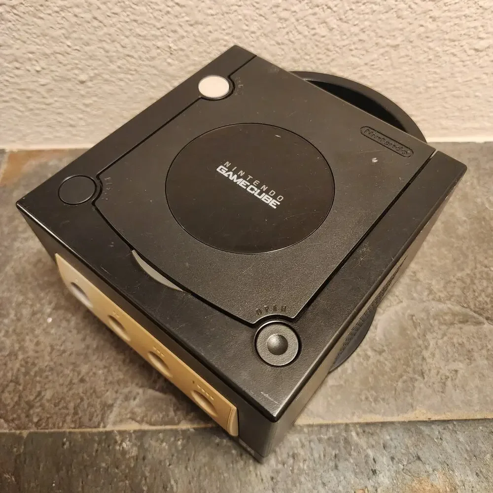 Hardware - Gamecube System (Black) w/ 1 Pad & Cables - Nintendo